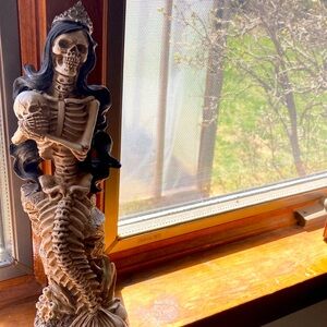 NWOT Skeleton Mermaid Statue